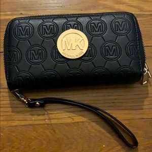 michael kors wristlet
